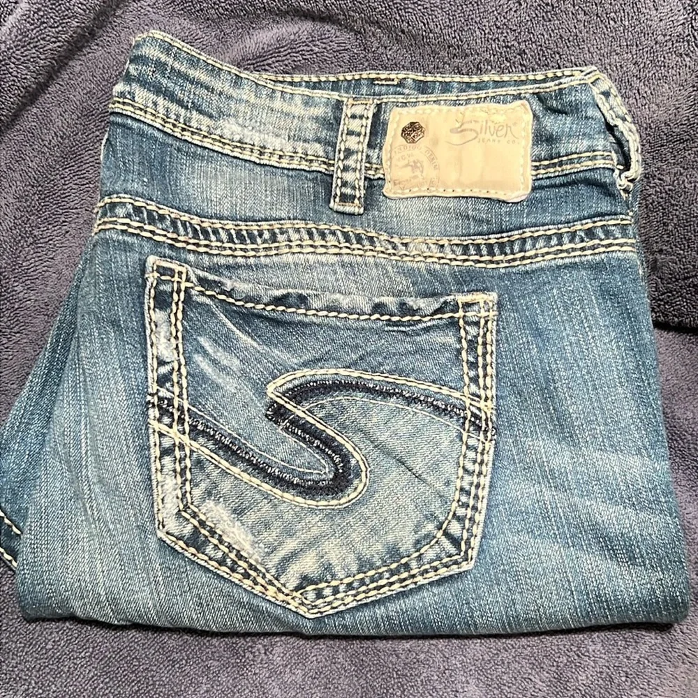 SILVER JEANS 👖 “AIKO” DISTRESSED DESTROYED RIPPED MID-BOOT JEANS Women’s 18 L31 - Picture 4 of 13
